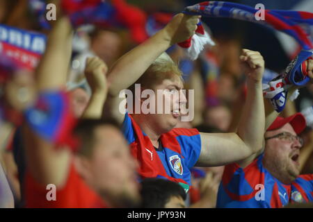 Pilsen, Repubblica Ceca. 02Aug, 2017. Victoria ventole in azione durante il terzo turno di qualificazione, il calcio Europeo Lega partita FC Viktoria Plzeň vs FC Steaua Bucarest (FCSB) in Pilsen, Repubblica Ceca, 2 agosto 2017. Credito: Slavomir Kubes/CTK foto/Alamy Live News Foto Stock