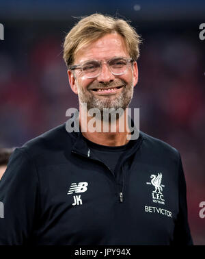 Monaco di Baviera, Germania. 1 agosto, 2017. Jurgen Klopp celebra la vittoria sul Bayern Monaco di Baviera durante la Audi Cup 2017 in stadio Allianz Arena di Monaco di Baviera, Germania, 1 agosto 2017. - Nessun filo servizio · Foto: Thomas Eisenhuth/dpa-Zentralbild/ZB/dpa/Alamy Live News Foto Stock