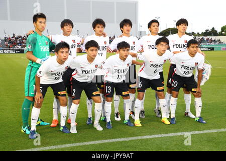 Tokyo, Giappone. 2 agosto, 2017. Urawa Reds gioventù gruppo team line-up calcio/calcetto : quarantunesima Giappone Club dei Giovani (U-18) campionato di Football match finale tra Urawa Red Diamonds Gioventù 0-2 F.C.Tokyo U-18 al campo di Ajinomoto Nishigaoka a Tokyo in Giappone . Credito: Kenzaburo Matsuoka/AFLO/Alamy Live News Foto Stock