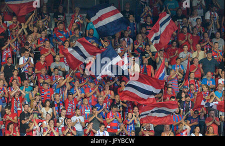 Pilsen, Repubblica Ceca. 02Aug, 2017. Victoria ventole in azione durante il terzo turno di qualificazione, il calcio Europeo Lega partita FC Viktoria Plzeň vs FC Steaua Bucarest (FCSB) in Pilsen, Repubblica Ceca, 2 agosto 2017. Credito: Katerina Sulova/CTK foto/Alamy Live News Foto Stock