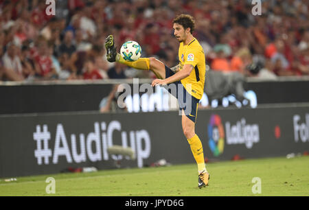 Monaco di Baviera, Germania. 2 agosto, 2017. Madrid è Sime Vrsaljko con la palla durante la Audi Cup Final soccer match tra Atletico Madrid e Liverpool FC di Allianz Arena di Monaco di Baviera, Germania, il 2 agosto 2017. Foto: Andreas Gebert/dpa/Alamy Live News Foto Stock