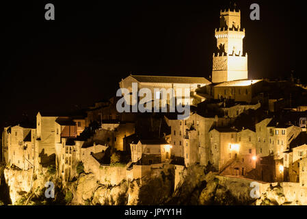 Vista del medievale e bellissima città di Pitigliano in Toscana, Italia, vicino alla città di Grosseto. Foto Stock