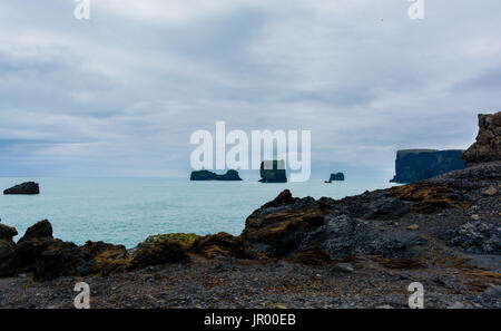 Dyrholaey piccola penisola, situato sulla costa sud dell'Islanda Foto Stock