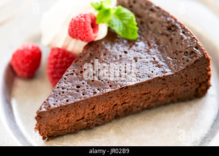 Torta al cioccolato senza glutine, flourless Foto Stock