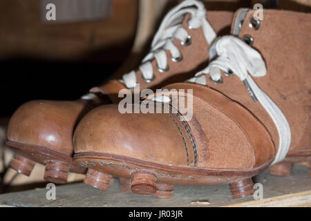 Il vecchio gli scarpini da calcio da 1910 close up. Foto Stock