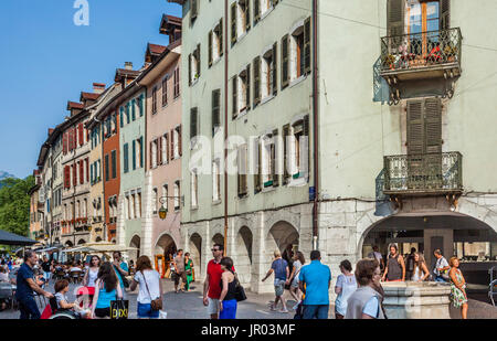 Francia, dipartimento dell'Alta Savoia, Annecy, Rue du Paquier nella città vecchia di Annecy Foto Stock