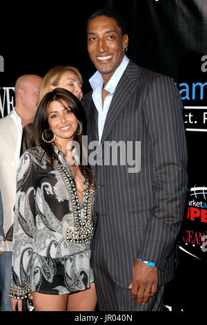 Scottie Pippen e mia moglie Larsa Younan arrivando al SUPER XLI PARTY a 8th Street e Ocean Drive il 3 febbraio 2007 a Miami Beach, FL. Credito: mpi04/MediaPunch Foto Stock