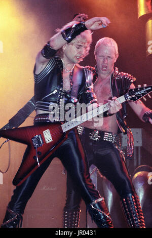 Inger Rob Halford e chitarrista KK Downing dei Judas Priest esegue a Nassau Coliseum su Marzo 21, 1984 a Nassau New York. Credito: mpi04/MediaPunch Foto Stock