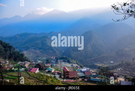 Cat Cat villaggio in mezzo alle montagne di Sapa, Lao Cai - a nord-ovest del Vietnam Foto Stock