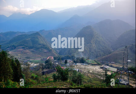 Cat Cat villaggio in mezzo alle montagne di Sapa, Lao Cai - a nord-ovest del Vietnam Foto Stock