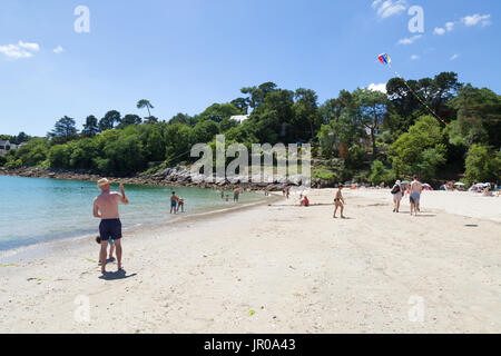 Brittany beach - volare un aquilone sulla spiaggia, il Port Manec'h, Finisterre, Bretagna Francia Europa Foto Stock