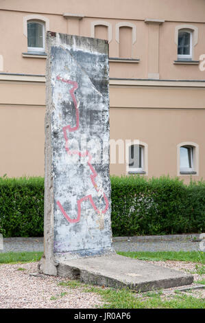 Parte del muro di Berlino in Palazzo Krzyzowa Krzyzowa in Polonia. 29 luglio 2016 © Wojciech Strozyk / Alamy Stock Photo Foto Stock