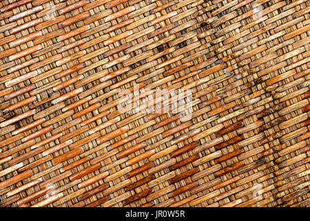 Gli sfondi di bambù interlaced artigianale con vista superiore closeup Foto Stock