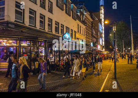 Grande vita notturna di Amsterdam - la famosa piazza Leidse - AMSTERDAM - PAESI BASSI 2017 Foto Stock