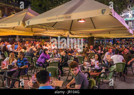 Grande vita notturna di Amsterdam - la famosa piazza Leidse - AMSTERDAM - PAESI BASSI 2017 Foto Stock