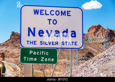 Benvenuti al Nevada segno sul confine del Nevada e Arizona vicino alla Diga di Hoover Foto Stock