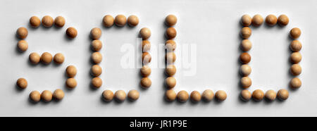 Fotografia della parola "vecchi" enunciato il legno con perni a pressione Foto Stock