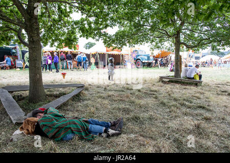 Gente che dormiva nel campo della tecnologia del festival di Glastonbury Regno Unito Foto Stock