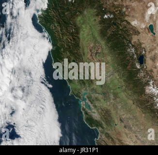 Costa della California il 9 novembre 2016, dopo anni di siccità, come si vede dal visibile imaging a raggi infrarossi Radiometer Suite (VIIRS) sul Suomi satellite NPP. Confronta con jg5744, adottata nel febbraio 2017, dopo una serie di tempeste invernali. Foto Stock