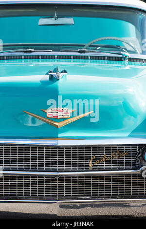 1956 Cadillac Sedan Deville estremità anteriore a un americano auto show. Essex. Regno Unito. Classic American Car Foto Stock