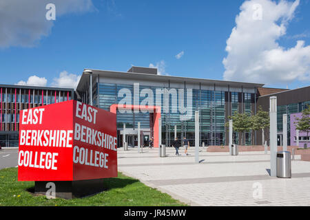 East Berkshire Langley College Station Road, Langley, Berkshire, Inghilterra, Regno Unito Foto Stock