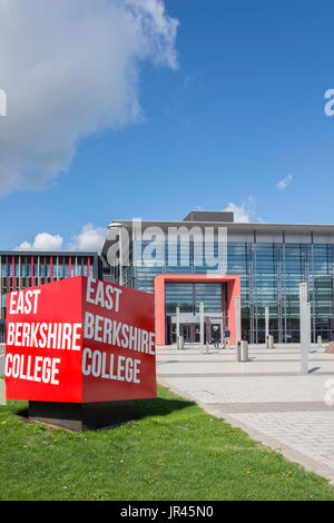 East Berkshire Langley College Station Road, Langley, Berkshire, Inghilterra, Regno Unito Foto Stock
