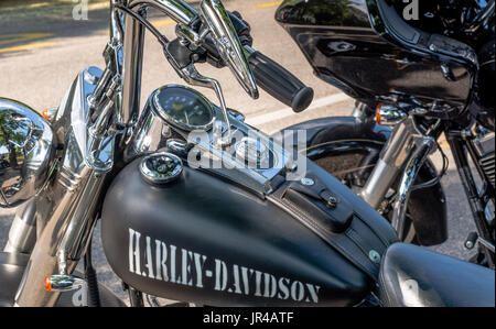 Trento, 22 Luglio 2017: emblema e i dettagli della famosa Harley Davidson Moto. Vintage e stile retrò fotografia con filtri Foto Stock