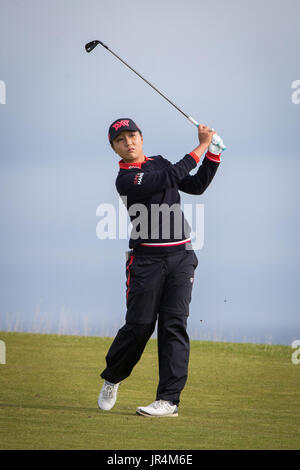 Nuova Zelanda Lydia Ko svolge il suo approccio nel quarto foro durante il giorno uno del 2017 Ricoh donna British Open a Kingsbarns Golf Links, St Andrews. Foto Stock