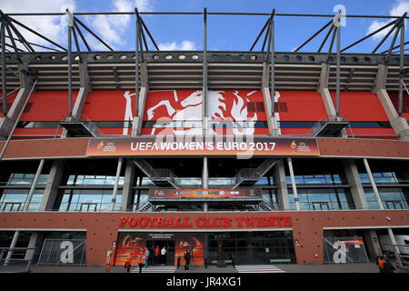 Una vista generale di De Grolsch Veste stadium prima al femminile UEFA EURO 2017 corrispondono al De Grolsch Veste di Enschede. Foto Stock