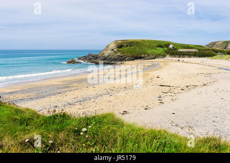 Spiaggia di Gunwalloe UK noto anche come Chiesa Cove, penisola di Lizard, Cornwall, Regno Unito in estate Foto Stock