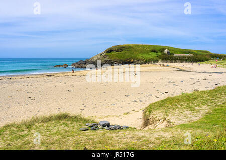 Spiaggia di Gunwalloe UK noto anche come Chiesa Cove, penisola di Lizard, Cornwall, Regno Unito in estate Foto Stock