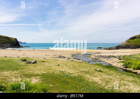 Spiaggia di Gunwalloe noto anche come Chiesa Cove, penisola di Lizard, Cornwall, Regno Unito in estate Foto Stock