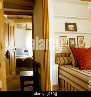 Stile rustico in corridoio e camere da letto Foto Stock