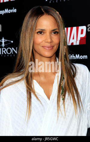 Halle Berry assiste la premiere del 'rapire l' a ArcLight Hollywood di luglio 31, 2017 a Hollywood, in California. Foto Stock