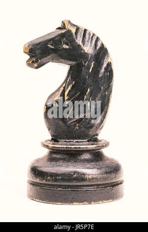 Vintage cavaliere in legno pezzo degli scacchi isolato su bianco Foto Stock