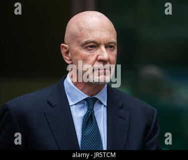 Ex amministratore delegato John Varley, ex presidente di investment banking per il Medio Oriente Roger Jenkins, ex-capo di ricchezza Thomas Kalaris e Richard giuramento, ex responsabile europeo della banca di istituzioni finanziarie, gruppo compare a fianco della banca, a Westminster Magistrates' Court, London, Regno Unito dotato di: Roger Jenkins dove: London, England, Regno Unito quando: 03 lug 2017 Credit: Wheatley/WENN Foto Stock