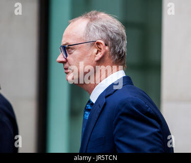 Ex amministratore delegato John Varley, ex presidente di investment banking per il Medio Oriente Roger Jenkins, ex-capo di ricchezza Thomas Kalaris e Richard giuramento, ex responsabile europeo della banca di istituzioni finanziarie, gruppo compare a fianco della banca, a Westminster Magistrates' Court, London, Regno Unito dotato di: Richard giuramento dove: London, England, Regno Unito quando: 03 lug 2017 Credit: Wheatley/WENN Foto Stock