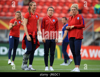 Karen Bardsley, Lucy Bronze e Millie Bright in Inghilterra prima della partita UEFA Women's Euro 2017 al De Grolsch veste di Enschede. PREMERE ASSOCIAZIONE foto. Data immagine: Giovedì 3 agosto 2017. Vedi PA storia CALCIO Inghilterra Donne. Il credito fotografico dovrebbe essere: Mike Egerton/PA Wire. Foto Stock