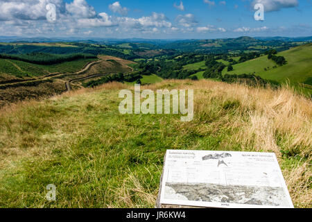 Guardando attraverso Carmarthenshire, da Sugar Loaf, vicino Cynghordy, Carmarthenshire, Wales, Regno Unito Foto Stock