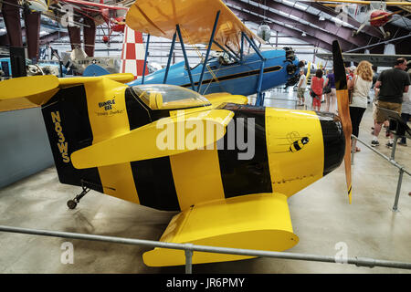 Bumble Bee, Piper Cub Pima Air & Space Museum - il più grande non-governo finanziato aviazione e spazio dei musei in tutto il mondo! , Tucson, Arizona, Stati Uniti d'America Foto Stock