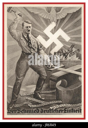 Poster/cartolina della propaganda nazista del 1930 con Adolf Hitler come il "fabbro della Nazione" che forgia un nuovo stato unito, una soluzione di partito politico, con l'emblema della Swastika brillante dietro... il simbolismo del nazismo Propaganda GERMANIA NAZISTA Foto Stock