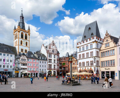 La Hauptmarkt nella città vecchia, Trier, Renania-Palatinato, Germania Foto Stock