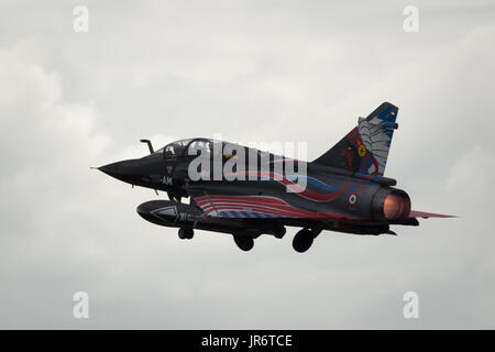 Fairford, Gloucestershire, Regno Unito - 10 luglio 2016: Il team dell'Air Force francese Ramex Delta Mirage 2000 display presso Fairford International Air Tattoo 2016 Foto Stock