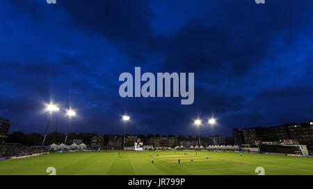 Brighton & Hove, Regno Unito, 3 agosto 2017. Sussex squali ha preso su Surrey a Hove in la NatWest T20 serie Blast, comprensibilmente vincente da 8 wickets dopo inseguendo un totale di 148 per 8, con più di 6 overs di ricambio. L'apertura batsmen di Chris Nash e Stiaan van Zyl ha segnato 64 e 52 rispettivamente per impostare la vittoria. Foto Stock