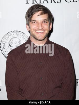 New York, NY, STATI UNITI D'AMERICA. Il 3° agosto 2017. Evan Joigkeit presso gli arrivi di frati Club speciale proiezione del Brave New Jersey, New York Frati Club, New York, NY Agosto 3, 2017. Credito: Lev Radin/Everett raccolta/Alamy Live News Foto Stock