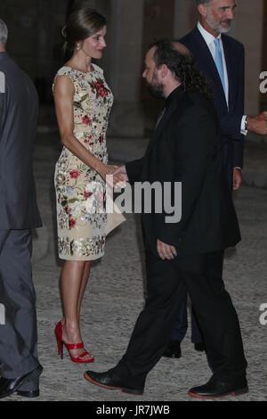 Palma, Spagna. Il 4° agosto 2017. Regina Letizia durante un ricevimento presso il Palazzo Almudaina in Palma de Mallorca. 04/08/2017 Credit: Gtres Información más Comuniación on line,S.L./Alamy Live News Foto Stock