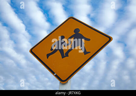 I bambini segno e autocumulus undulatus nuvole di Central Otago, Isola del Sud, Nuova Zelanda Foto Stock