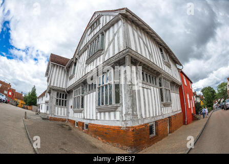 La struttura di legno Tudor Guildhall a Lavenham, Suffolk. Foto Stock