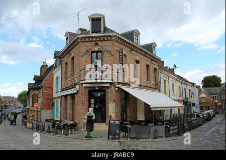 Creperia/café tante jeanne all' angolo di rue motte e rue de la dandane, Amiens, somme, hauts de france, Francia Foto Stock