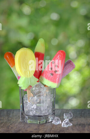 Diversi di gelato di frutta con favore e forme Foto Stock